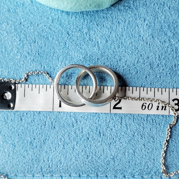 SOLD Interlocking Circles Necklace - Picture 10 of 11